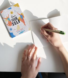 Mini Notes piantabili aperto con mano 494x573